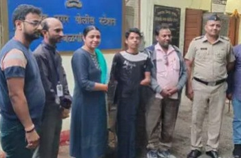 रस्त्यावर सापडलेले रोकड विद्यार्थ्यांने केले प्रामाणिकपणे पोलीसांकडे सुपूर्त