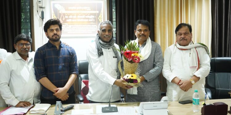 गोदावरी फाऊंडेशनतर्फे काँग्रेसचे उपाध्यक्ष संजय राठोड यांचे स्वागत