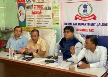 शिरसोलीत आयकराविषयी अधिकाऱ्यांनी केले मार्गदर्शन