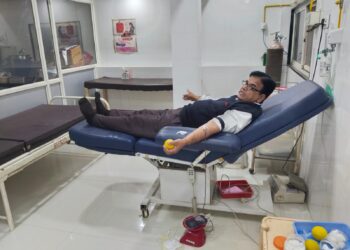 भवरलालजी जैन यांच्या जयंतीदिनी सहकारी मदन लाठी यांचे ८६ वे रक्तदान