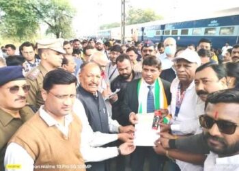 निंभोरा, सावदा स्टेशन येथे बंद केळी वॅगन सुरू करा, “अमृतसर” ला थांबा द्या