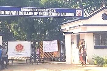 गोदावरी अभियांत्रिकी महाविद्यालय व तंत्रनिकेतन येथे महापरिनिर्वाण दिन साजरा