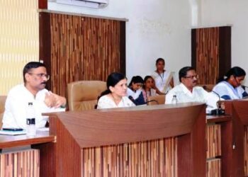 महाराष्ट्र लोकसेवा हक्क कायद्याची जिल्ह्यात प्रभावी अंमलबजावणी करा