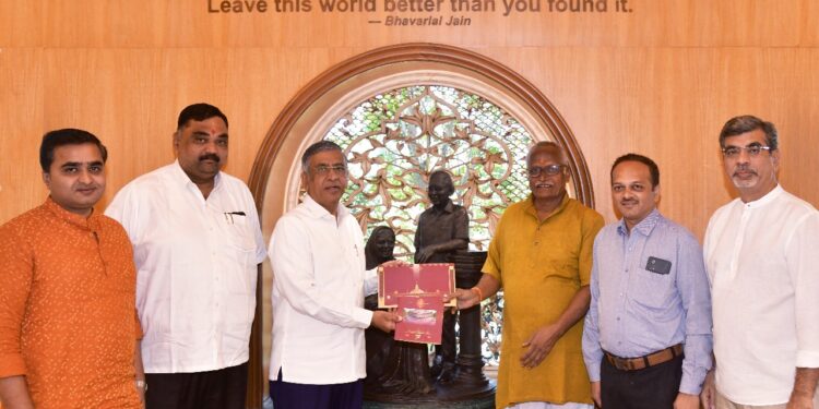 जैन इरिगेशन सिस्टिम लि. चे अध्यक्ष अशोक जैन यांना अयोध्येतील रामलला प्राणप्रतिष्ठा सभारंभाचे निमंत्रण