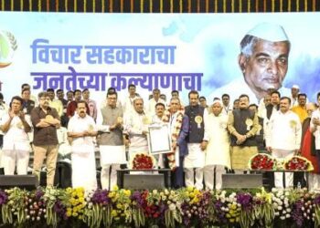 डॉ. शिंदे स्मृती पुरस्कार जैन इरिगेशन सिस्टिम लि. ला प्रदान