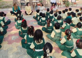 जिल्हा परिषद शाळा जळगाव खुर्द येथे परदेशी विदयार्थ्यांची भेट