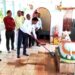 आमखेडा देवी मंदिरात प्रभारी मुख्य कार्यकारी अधिकारी यांनी केला स्वच्छता मोहीमेचा शुभारंभ