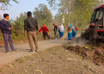 पाचोरा कर्मचारी सकाळपासून लागले स्वच्छतेच्या कामाला