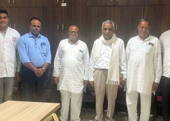 पारंबीचे माजी सरपंच भास्कर पाटील, माजी खा. डॉ उल्हास पाटील भेटीतून रावेर लोकसभेबाबत राजकीय चर्चा