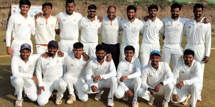 जळगाव जिल्हा सीनियर संघाची पहिल्या डावाच्या आघाडीवर विजयी सलामी