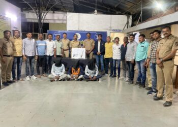 हत्यारे बाळगणाऱ्या पिता-पुत्रासह पुण्याच्या कोयत्या गँगच्या संशयीताला अटक