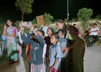 गाव चलो अभियानासाठी डॉ. केतकी पाटील दाखल झाल्या लाल माती गावात