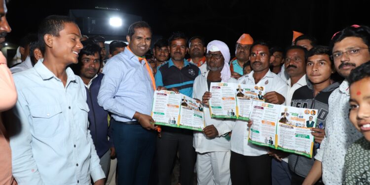 लाभार्थ्याच्या घरी जेवण, शेकोटी पेटवून ग्रामस्थांशी संवाद, रात्री कार्यकर्त्याच्या घरी मुक्काम