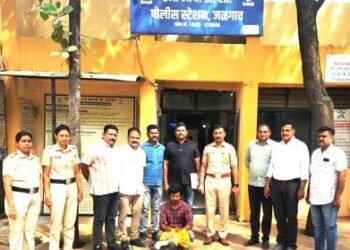 फार्महाऊस वर चोरी करणाऱ्या तरुणाला अटक