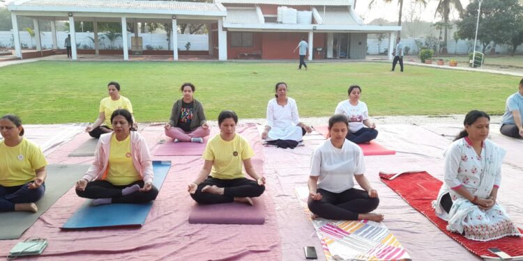 जागतिक सुर्यनमस्कार दिनानिमित्त सामुहिक सुर्यनमस्कार शिबीर