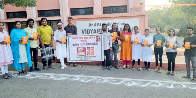 शिवजयंती-कॉ. पानसरे स्मृतीनिमित्त पुस्तक वाटप उपक्रम