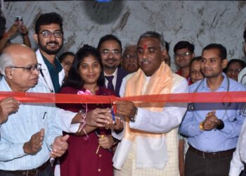 वाढदिवसानिमित्त डॉ. उल्हास पाटील यांच्यावर शुभेच्छांचा वर्षाव