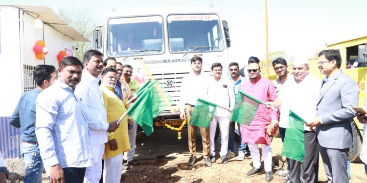 पालकमंत्र्यांच्या मतदारसंघात जिल्ह्यातील वाळूचा पहिला डेपो सुरु