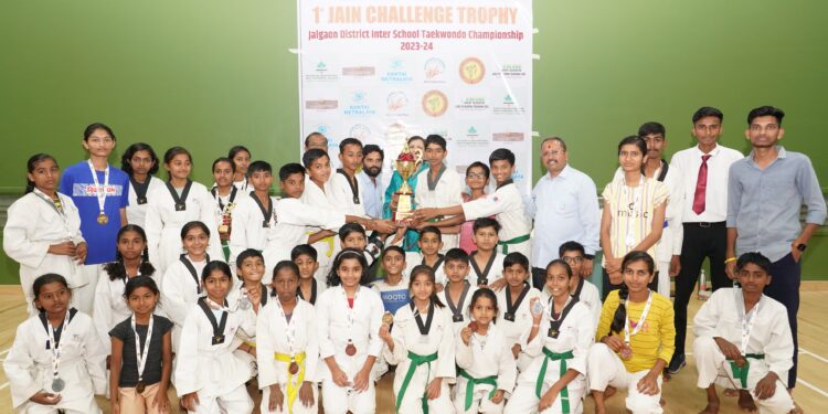 पहिल्या शालेय जैन चॅलेंज चषक तायक्वांडो स्पर्धेत खेळाडूंकडून पदकांची कमाई