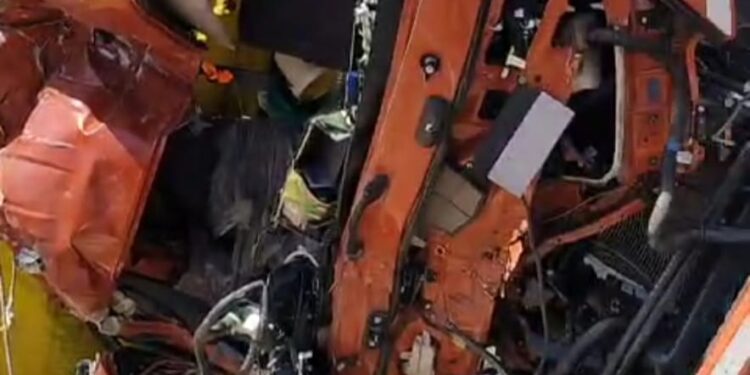 भरधाव आयशर-ट्रकच्या धडकेत तीन जण ठार, एक जखमी