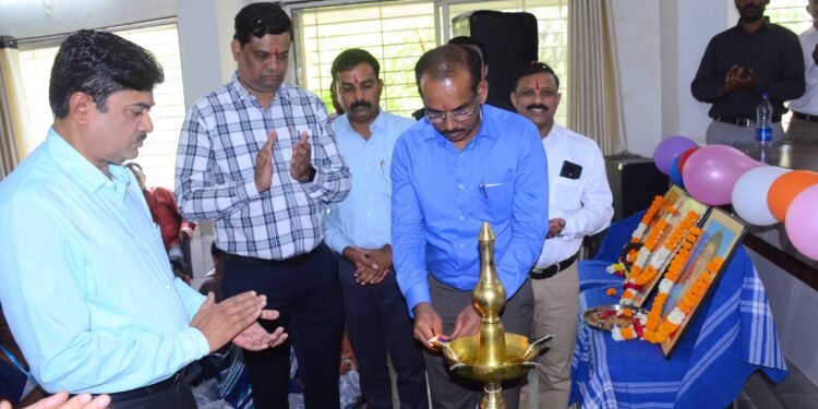 गटप्रवर्तक, आशा स्वयंसेविका ग्रामीण आरोग्य यंत्रणेचा कणा : डॉ. सचिन भायेकर