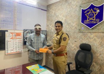 शिरसोली दगडफेकीत जखमी होमगार्ड यांचा रिवार्ड देऊन सन्मान