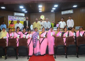 जिल्हा परिषदेतर्फे ४ हजार अंगणवाडी सेविकांना स्मार्टफोनचे वाटप
