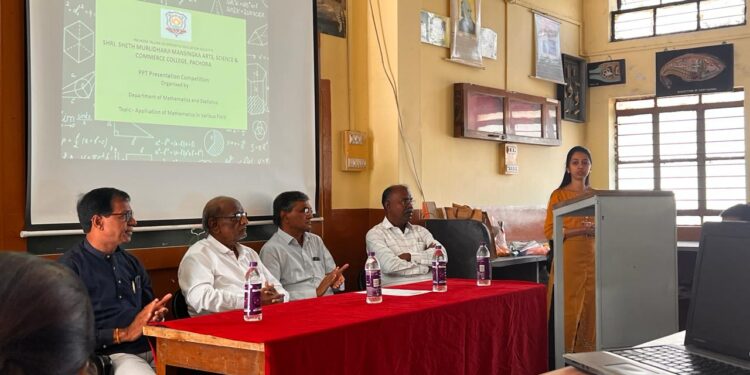 पाचोरा महाविद्यालयात गणित विभागाच्या वतीने विद्यार्थ्यांनी सादर केले सादरीकरण