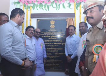 पीएम किसान, नमो शेतकरी महासन्मान निधीसाठी शेतकऱ्यांचे ठिय्या आंदोलन