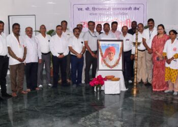 हिरालाल जैन यांच्या स्मृतिदिनानिमित्त रक्तदान शिबिरात ४१६ सहकाऱ्यांचे रक्तदान