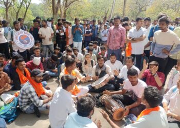 पुनर्परीक्षा, शुल्कवाढ विषयांवर मु. जे. महाविद्यालयात ठिय्या आंदोलन