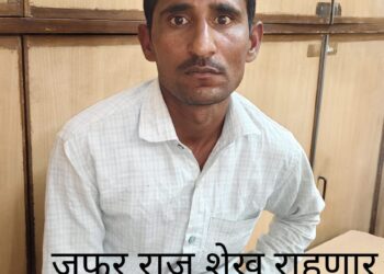 मोबाईल बोलता बोलता भामटा फरार, एलसीबीने केली अटक