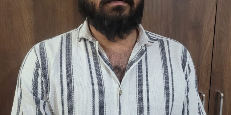 तलवार घेऊन जळगावात दहशत, तरुणाला अटक