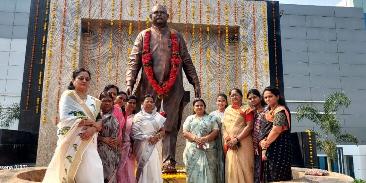 आर. ओ. तात्यांच्या आठवणींनी गहिवरला जनसमुदाय !