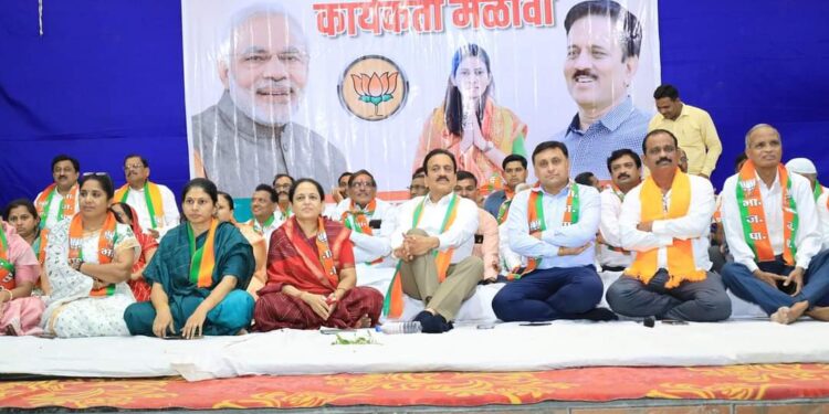 जामनेर येथे भव्य कार्यकर्ता मेळावा उत्साहात