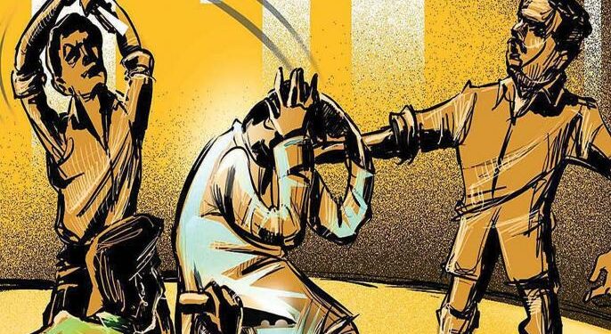 दारूसाठी पैसे न दिल्याने काचेच्या बाटलीने केली मारहाण