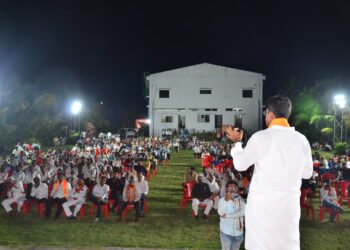 लोकशाही टिकविण्यासाठी उमेदवारी : करण पवार पाटील यांची माहिती