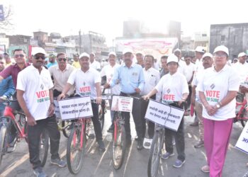 तहसीलदार नानासाहेब आगळे यांनी सायकल रॅलीद्वारे जामनेरकरांचे वेधले लक्ष