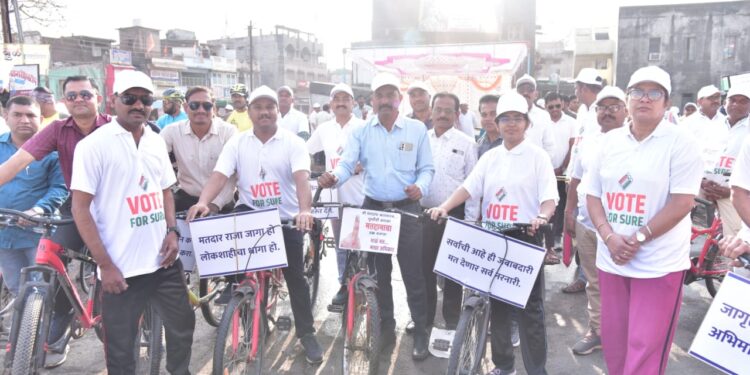 तहसीलदार नानासाहेब आगळे यांनी सायकल रॅलीद्वारे जामनेरकरांचे वेधले लक्ष