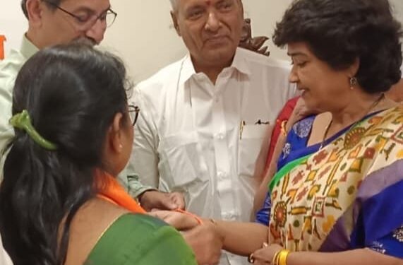 शिवसेना ठाकरे गटाचा भाजपा, शिंदे गटासह विविध पक्षांना धक्का