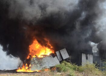 जळगाव एमआयडीसीतील मोरया केमिकल कंपनीला भीषण आग