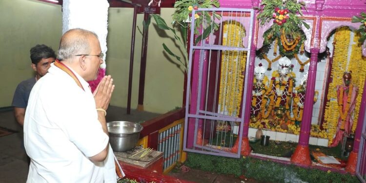 राष्ट्रवादी काँग्रेस पक्षाचे उमेदवार श्रीराम पाटील यांनी श्रीराम नवमीनिमित्त रावेर, मुक्ताईनगर, सावदा येथे घेतले दर्शन