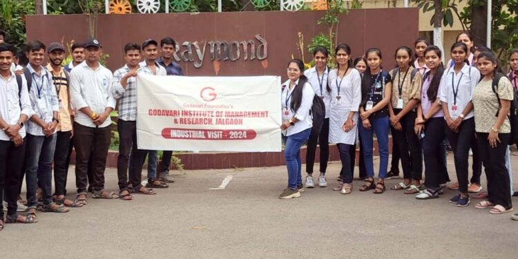 गोदावरी इन्स्टिट्यूट ऑफ मॅनेजमेंट अँड रिसर्च महाविदयालयाची रेमंड कंपनीला औदयोगिक अभ्यास भेट