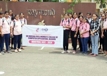 गोदावरी इन्स्टिट्यूट ऑफ मॅनेजमेंट अँड रिसर्च महाविदयालयाची रेमंड कंपनीला औदयोगिक अभ्यास भेट