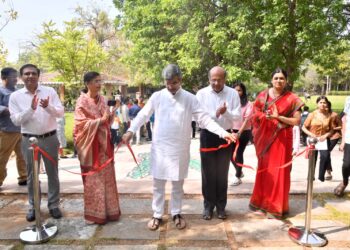 विचारांना चालना देणारं विद्यार्थ्यांच्या कलागुणांचं दर्शन