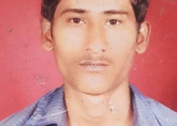 धावत्या रेल्वेखाली येऊन अपंग तरूणाची आत्महत्या