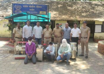 विम्याच्या लाभासाठी फिर्यादीनेच रचला डाव, साडेचार लाखांची चोरी करून कॅमेऱ्यांची तोडफोड