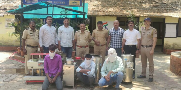 विम्याच्या लाभासाठी फिर्यादीनेच रचला डाव, साडेचार लाखांची चोरी करून कॅमेऱ्यांची तोडफोड