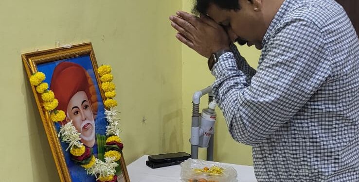 शासकीय वैद्यकीय महाविद्यालयात महात्मा फुले यांच्या जयंतीनिमित्त अभिवादन
