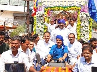 बाबासाहेब आंबेडकर यांच्या जयंतीनिमित्त जामनेर शहरात निघाली मिरवणूक